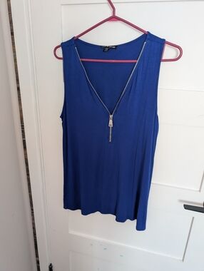 cable & Gauge Blue Sleeveless V-Neck Zip Front Women's Top